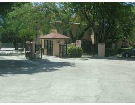 Foto del edificio - 10794 N Kendall Dr