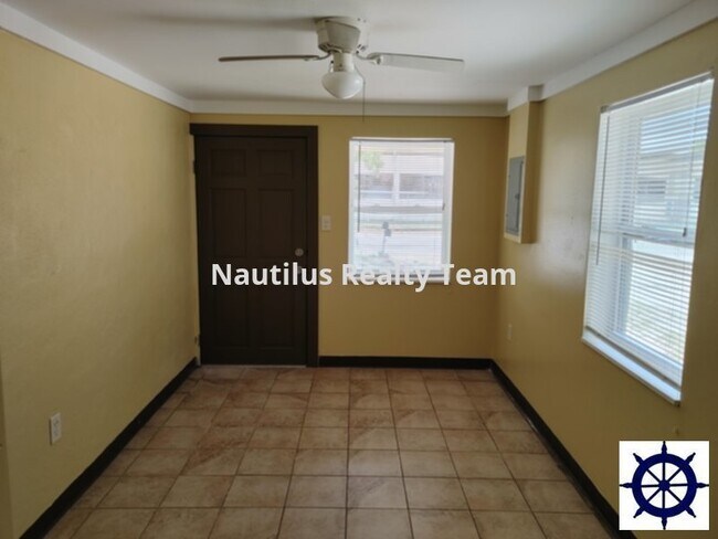 Foto del edificio - 811 E 11th Ct