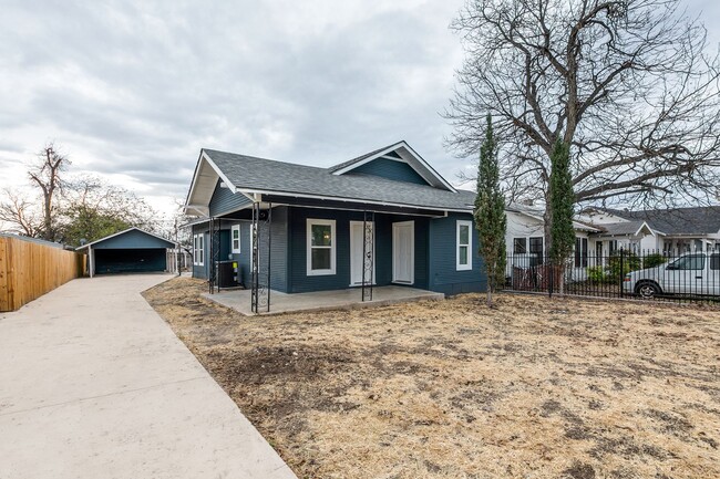 Building Photo - RENOVATED 4-BEDROOM IN HOT WELLS