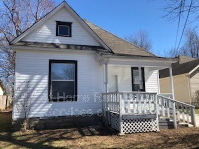 Building Photo - 626 S New Ave