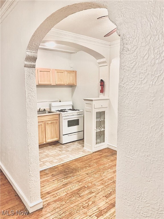 Primary Photo - 2830 E 130th St