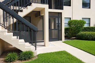 Building Photo - 7161 Golf Colony Ct