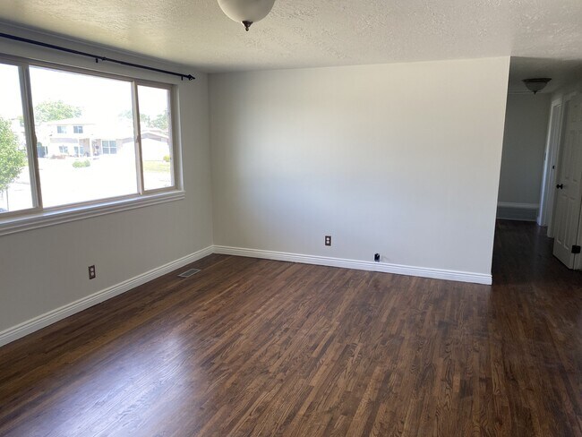 Building Photo - 4437 Driftwood Dr