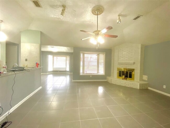 Building Photo - 10919 Dove Creek Cir
