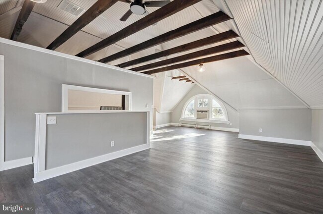Building Photo - 13 W Hinckley Ave