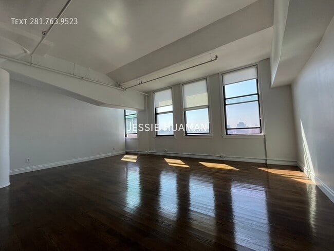 Building Photo - 233 Schermerhorn St