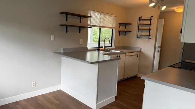 Building Photo - Updated 2BR Condo in Prime Bothell Location | Private Garage