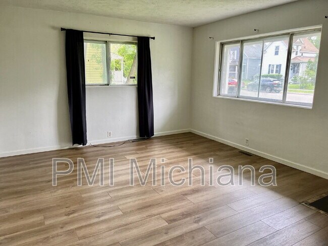 Building Photo - 1213 Mc Cartney St