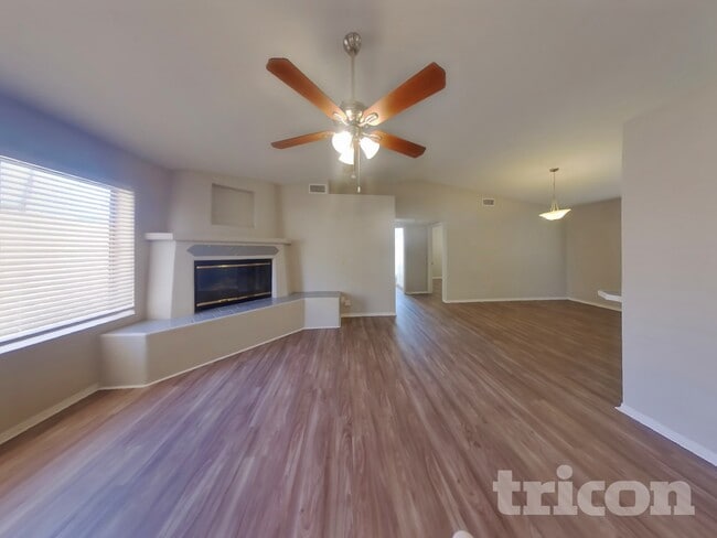 Building Photo - 6309 E Ivyglen St