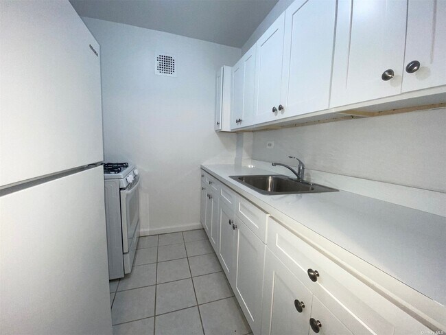 Foto del edificio - 108-50 62nd Dr