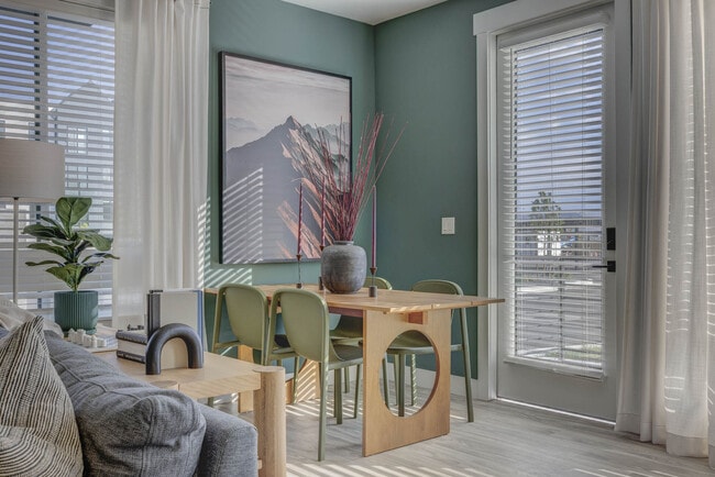 Interior Photo - NOVEL Daybreak by Crescent Communities