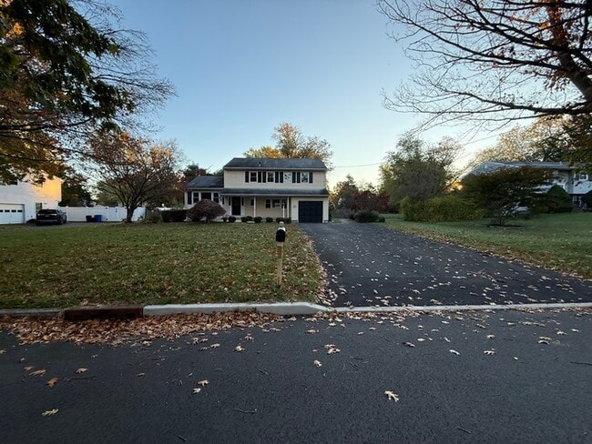 Building Photo - 16 Meadowview Dr