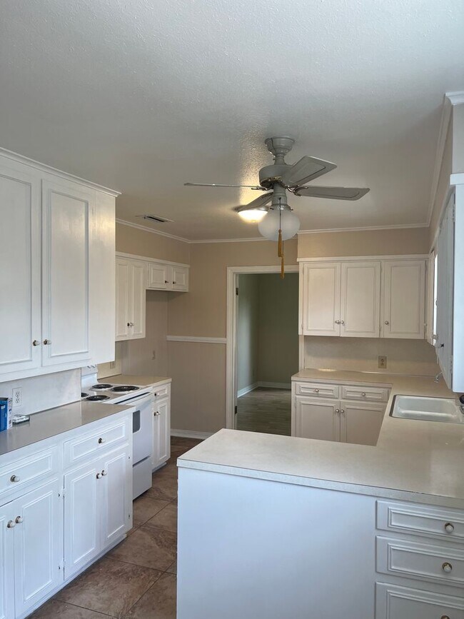 Building Photo - 810 Captain Shreve Dr
