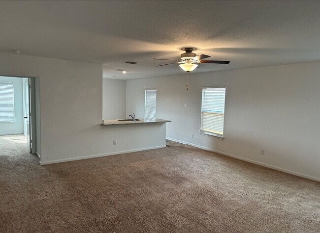 Foto del edificio - "Charming 3-Bed Oasis with Granite Touches...