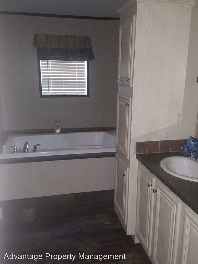 Building Photo - 3 br, 2 bath House - 121 Lawrence Landing Rd.