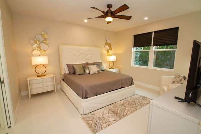 Building Photo - 262 Indies Dr E