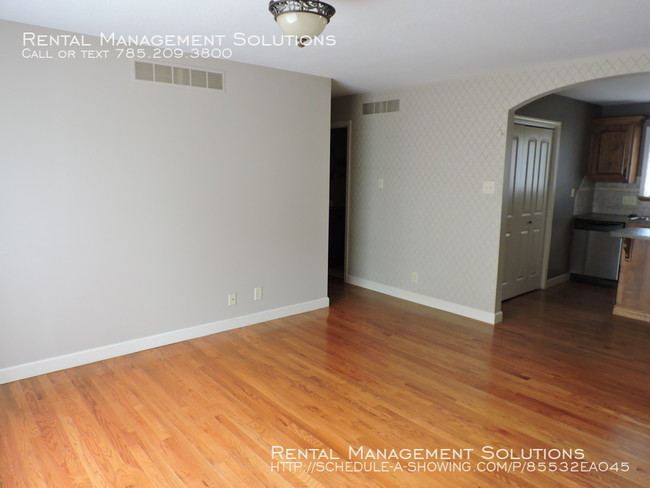 Building Photo - 1549 SW Belle