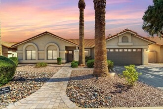 Building Photo - 5715 E Campo Bello Dr