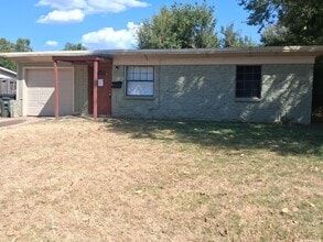 Building Photo - 1816 Lariet Ln