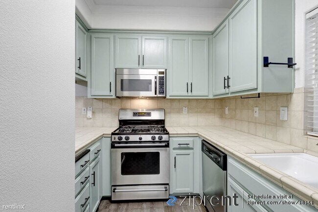 Building Photo - 2 br, 2.5 bath Townhome - 3 Ashford Pl, Ma...