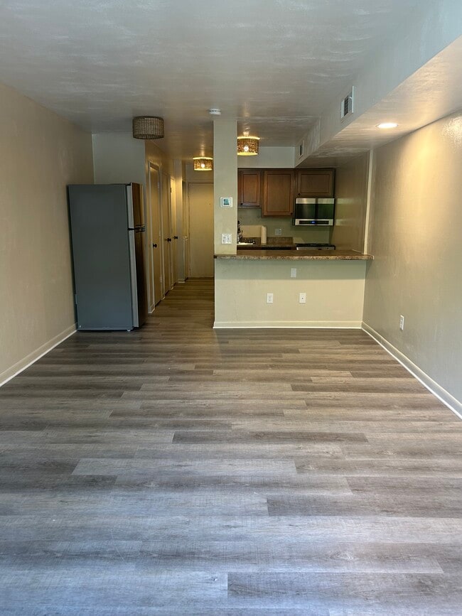 Building Photo - 503 Sunridge Dr
