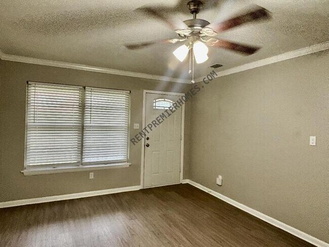 Foto del edificio - 900 N Hughes St