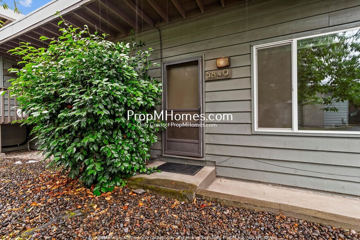 Primary Photo - Charming SW Portland Duplex Two Bedrooms O...
