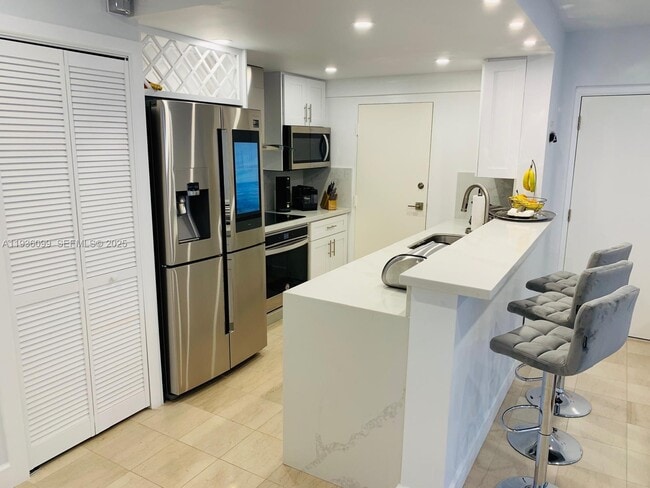 Building Photo - 900 SW 84th Ave