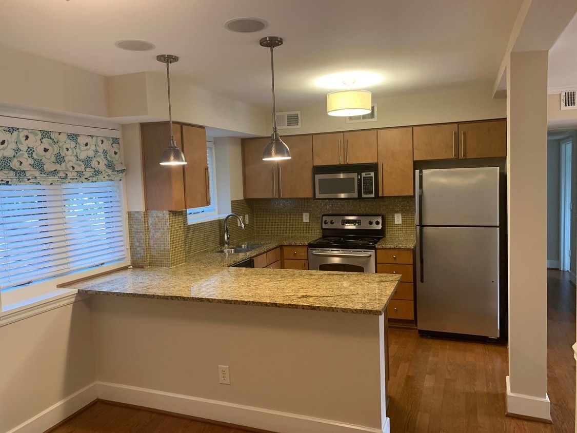 Primary Photo - 2 br, 2 bath House - 2425 Vail Avenue Apt A21