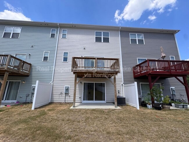 Foto del edificio - 5334 River Reach Dr
