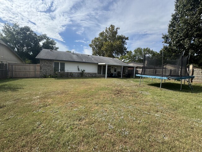 Foto del edificio - 1209 N Ironwood Pl