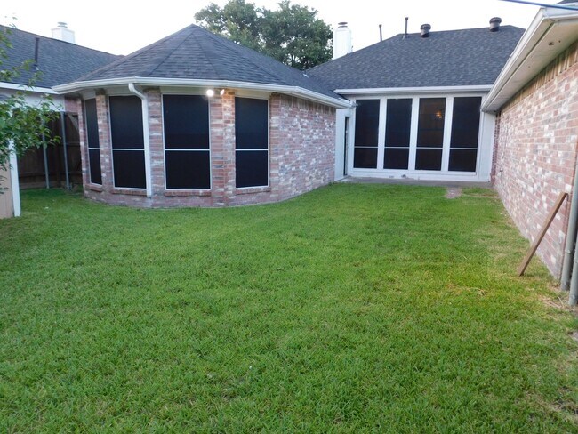 Foto del edificio - 624 Elm Falls Pl
