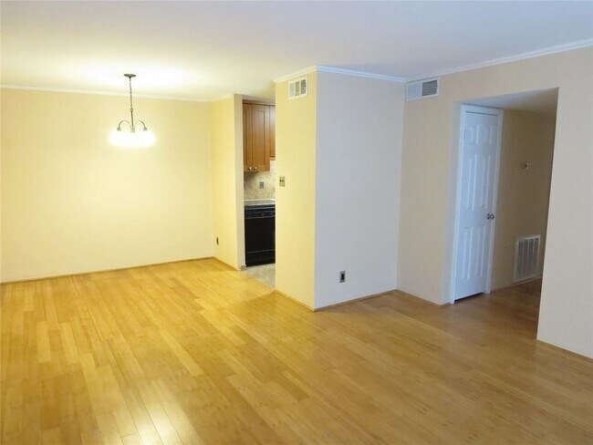 Building Photo - 5550 N Braeswood Blvd