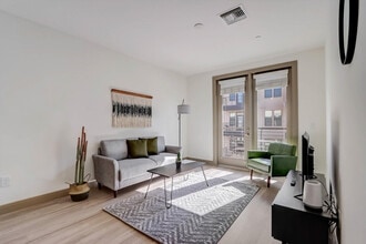 Building Photo - 555 N College Ave