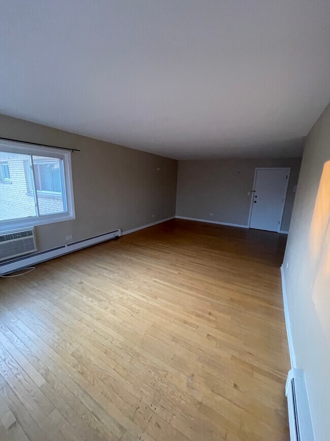 Building Photo - 8845 Lamon Ave