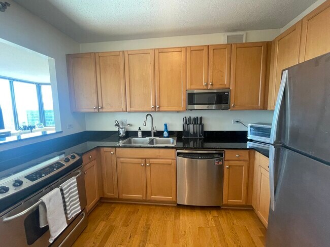 Building Photo - 400 N La Salle Dr