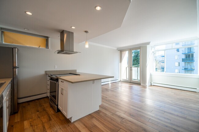 Photo du bâtiment - 8616 Oak Street