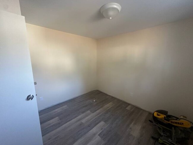 Building Photo - 1081 Hyman Ave