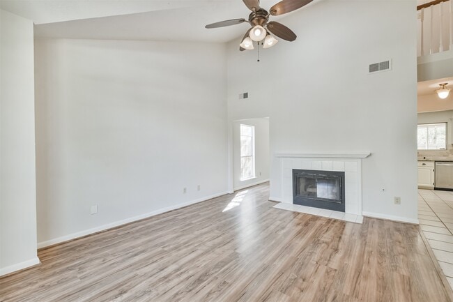 Foto del edificio - 3414 Kings Mountain Dr