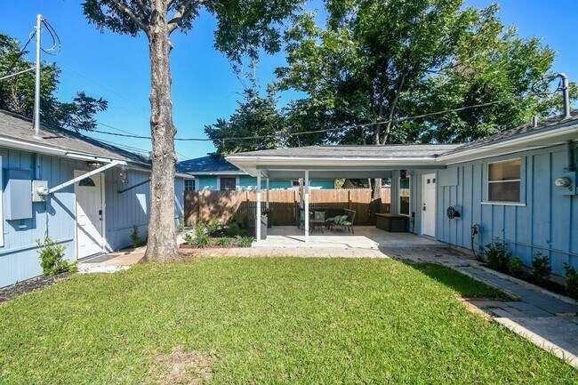 Building Photo - 4113 Edison St