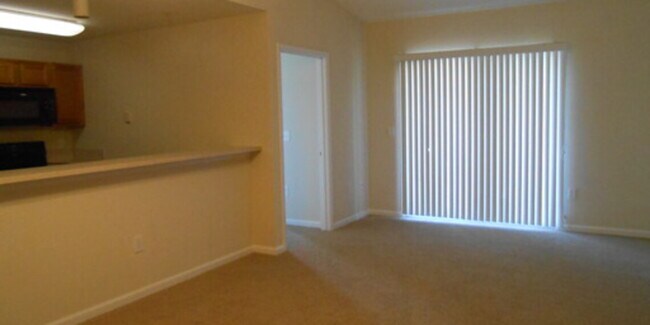 Building Photo - 6985 Ortega Woods Dr