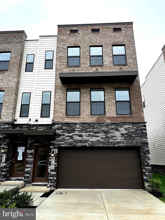 Building Photo - 870 Amity St