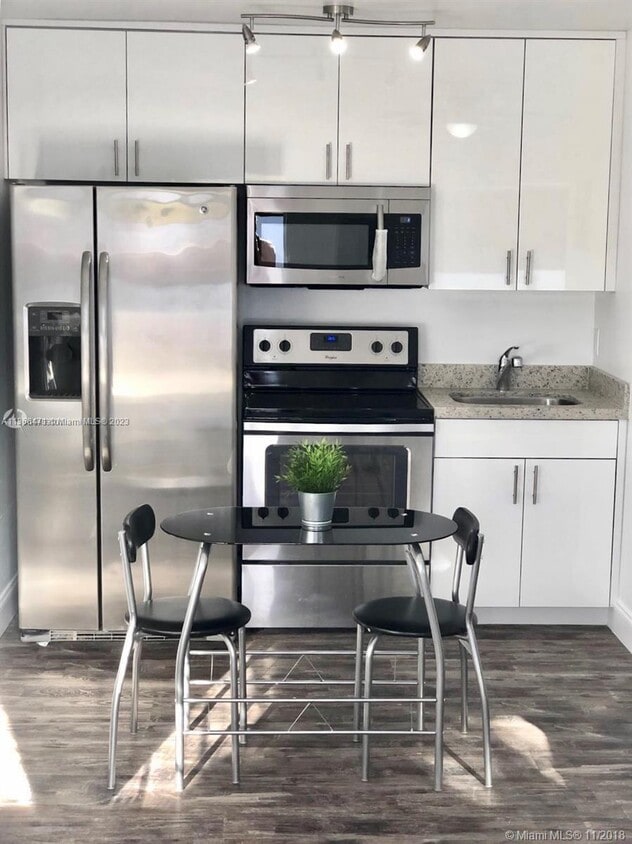 Foto principal - 2344 W Flagler St