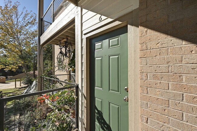 Building Photo - 6600 Valleyside Rd