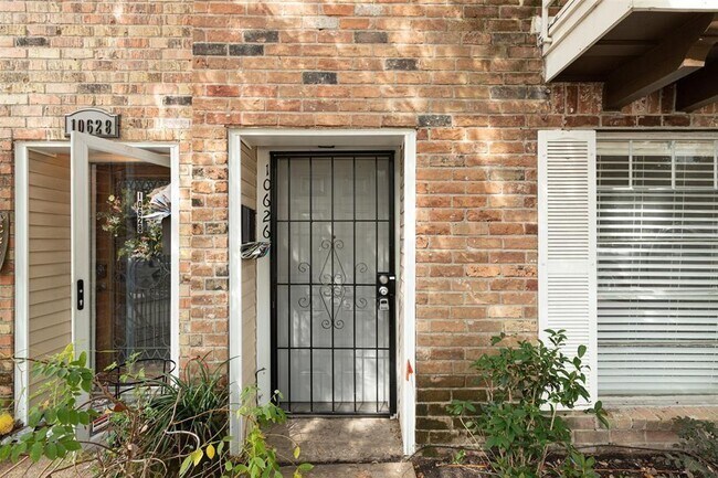 Foto del edificio - 10626 Hazelhurst Dr