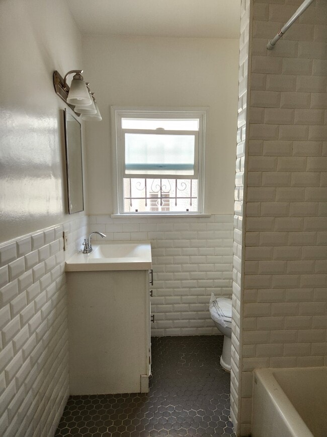 Building Photo - 1781 N Orchid Ave