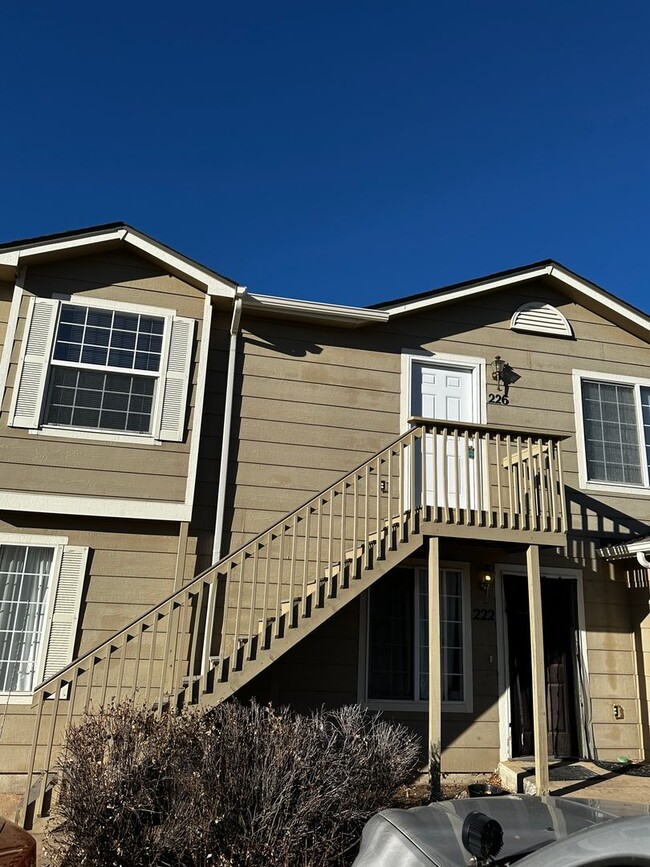 Building Photo - Great Upper Unit Condo w/1-Car Detached Ga...