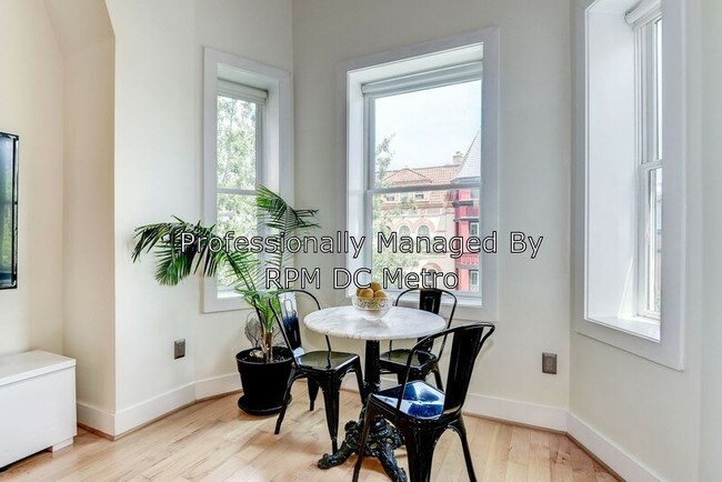 Foto del edificio - 1854 Mintwood Pl NW