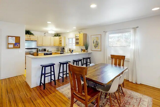 Foto del edificio - 770 E Riverpark Ln
