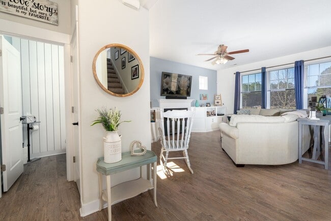 Building Photo - Hickory Half Acre with 4 beds 2.5 baths